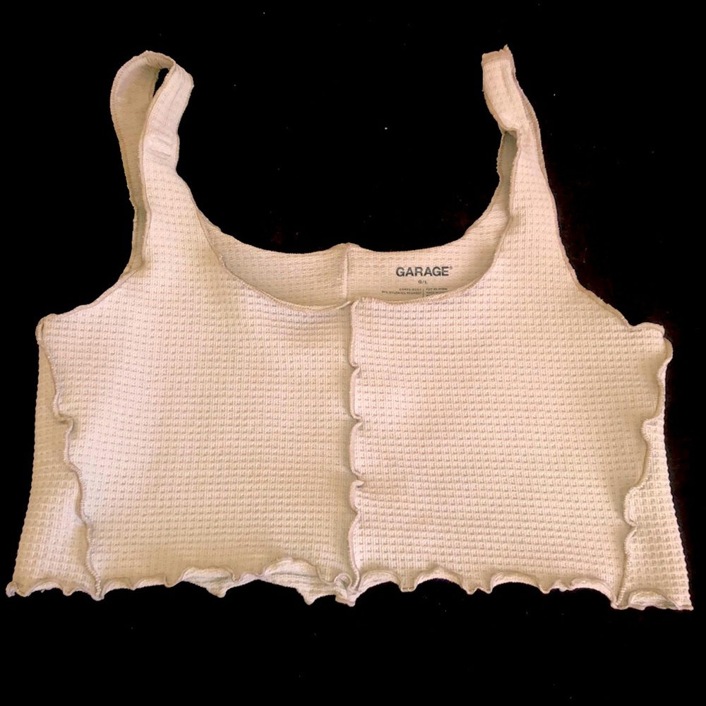 Cute ruffle crop top